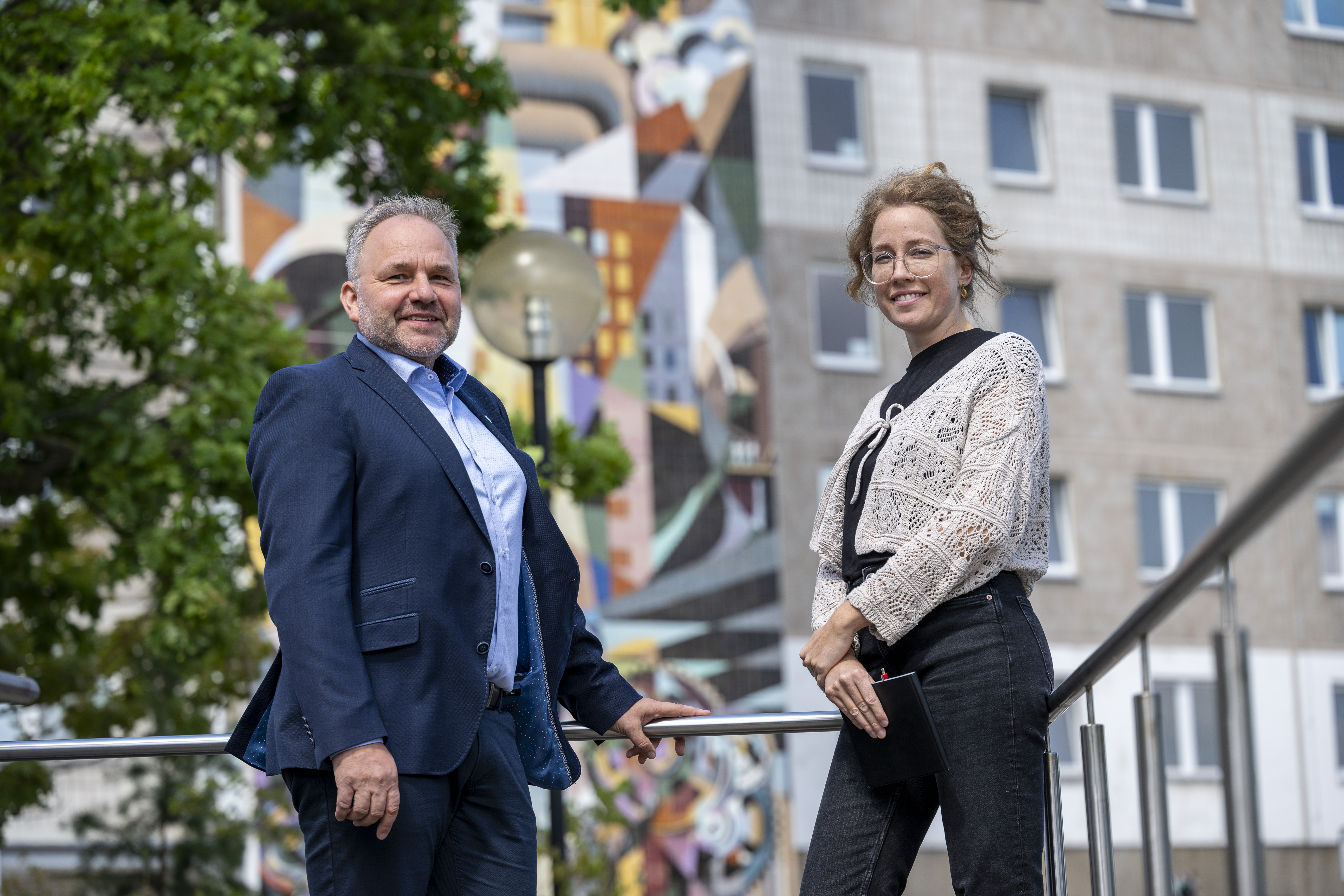 Peer Strauch, Bereichsleiter Bautechnik der GWG und Maria Friedrich, Abteilung Denkmalschutz der Stadtverwaltung Halle