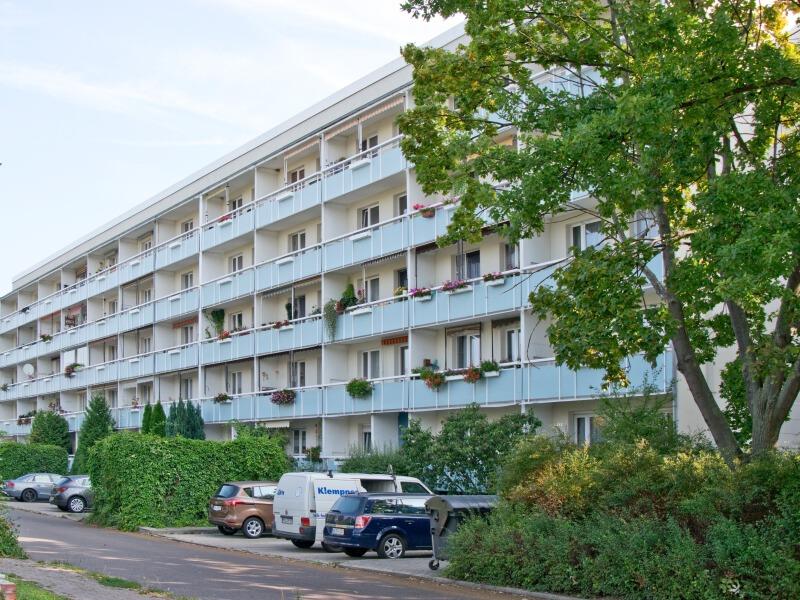 Top renovierte Familienwohnung mit zwei Balkonen - Photo 1